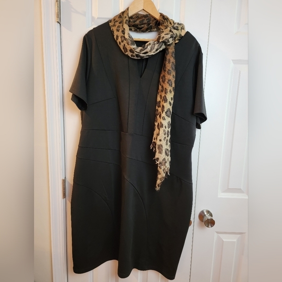 Chicwe Dresses & Skirts - Chicwe Women's Stretch Black Sort Sleeved Dress 2X Scarf NWT‎